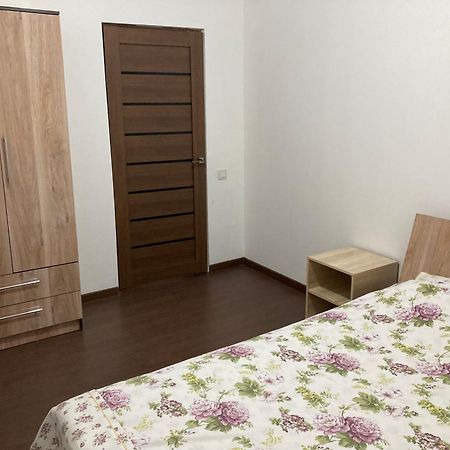 46,2 Karmysova Street Serviced Apartments Almaty Exterior foto